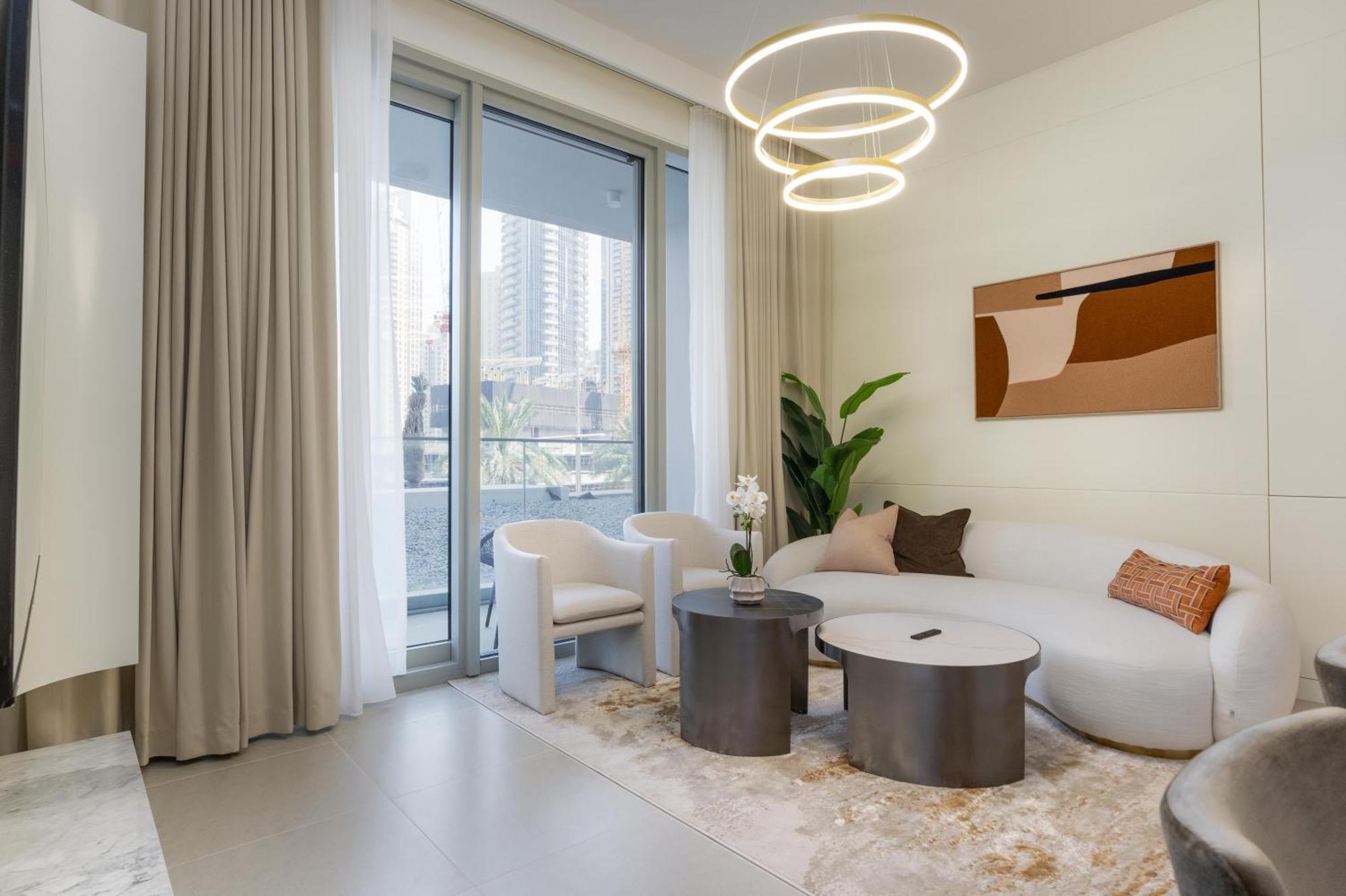 313 Downtown Luxury Living At It's Finest *